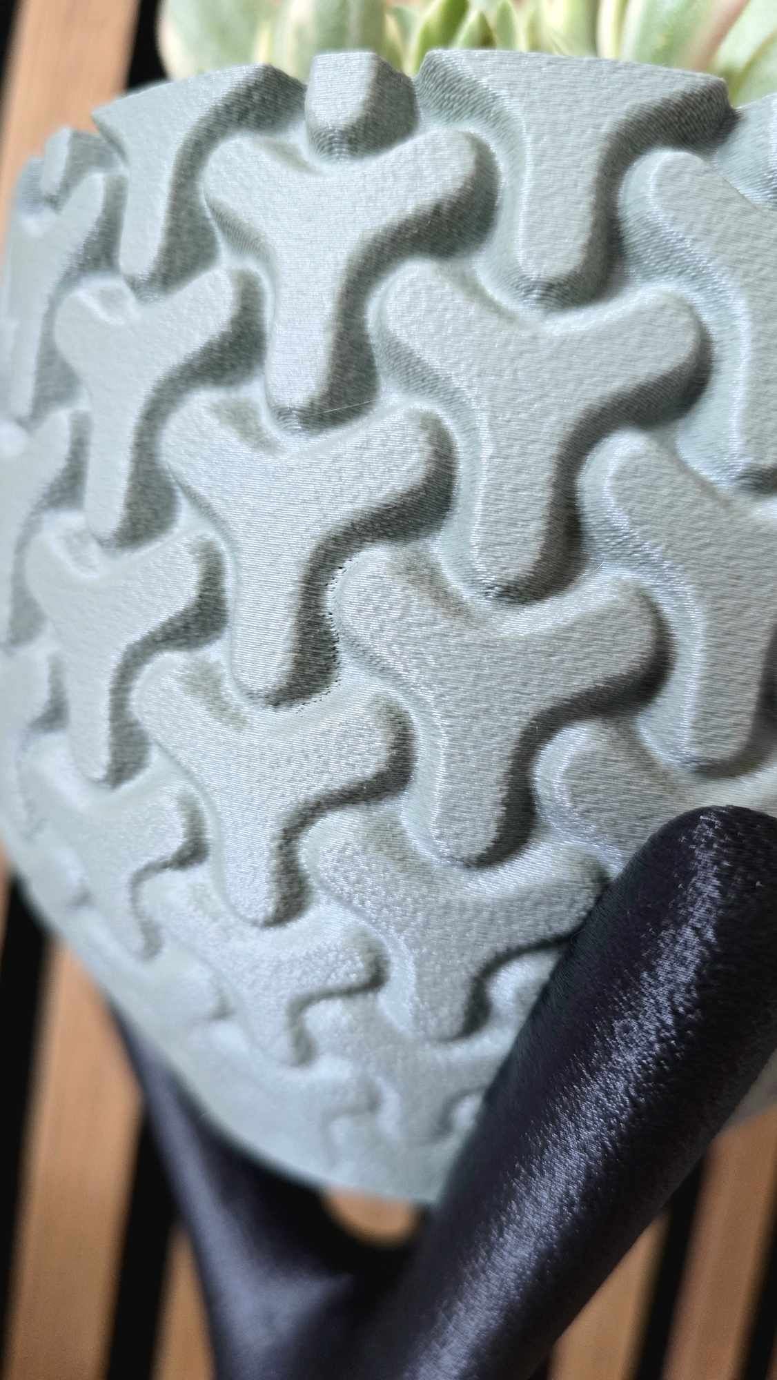 Tangle Bloempot met Zwarte Staander - 3D Geprint 30cm - Het Oekedoeleke